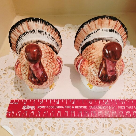 Vintage Ceramic Turkey Salt And Pepper Shakers, Thanksgiving Holiday Tablescape - Picture 2 of 9
